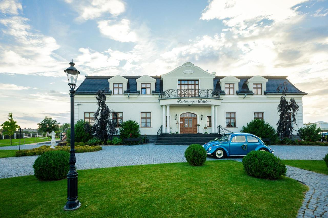 Dworek Komorno Exterior foto